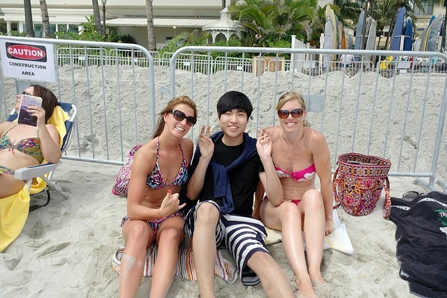 SKTT1.soO_on_the_beach_with_some_random_chicks